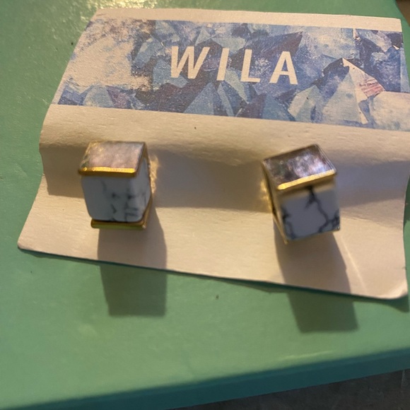 New Gold Tone Marble Cube Earrings - Picture 2 of 4